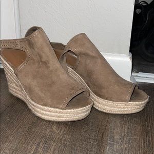 Tan wedges